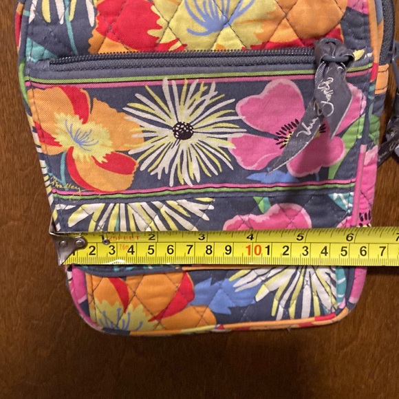 VERA BRADLEY floral adjustable crossbody purse. Pockets everywhere! Pretty!! - Picture 4 of 16